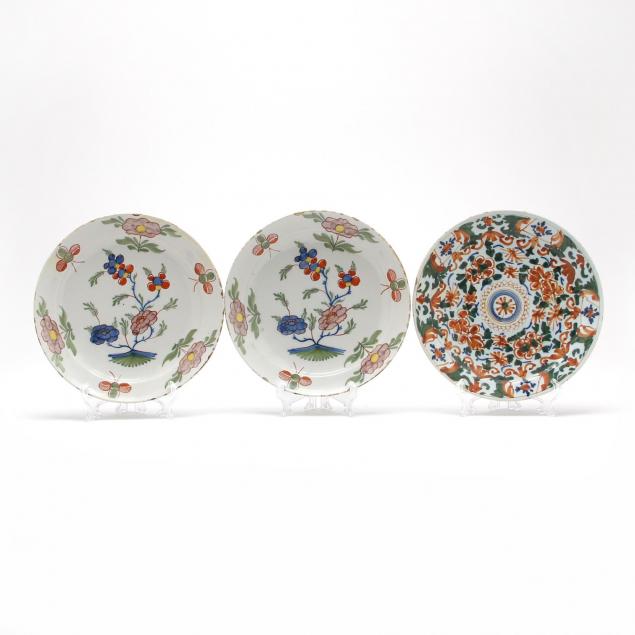 three-18th-century-dutch-cabinet-plates
