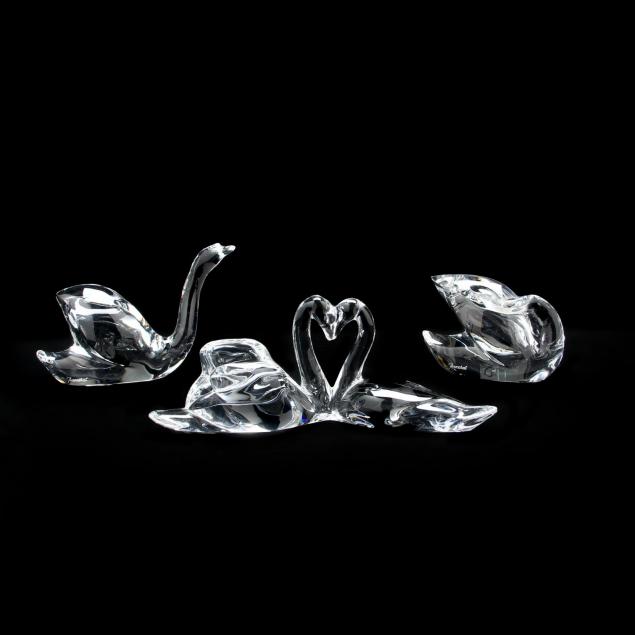 baccarat-three-swan-figures