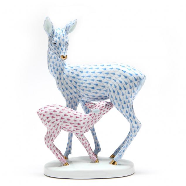 herend-figurine-of-a-nursing-deer-with-fawn