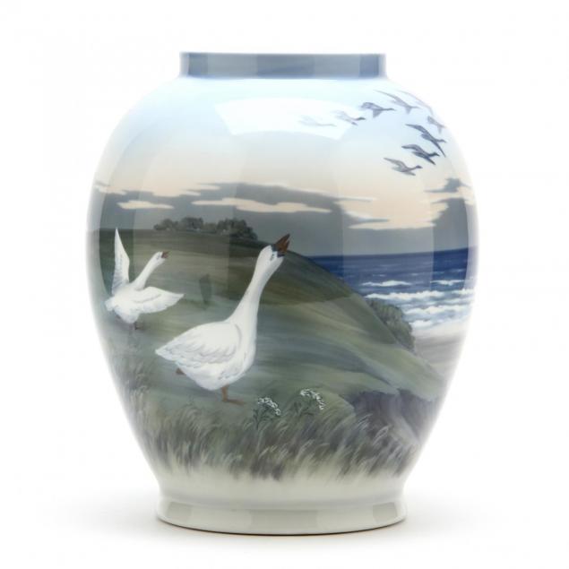 royal-copenhagen-large-geese-decorated-vase