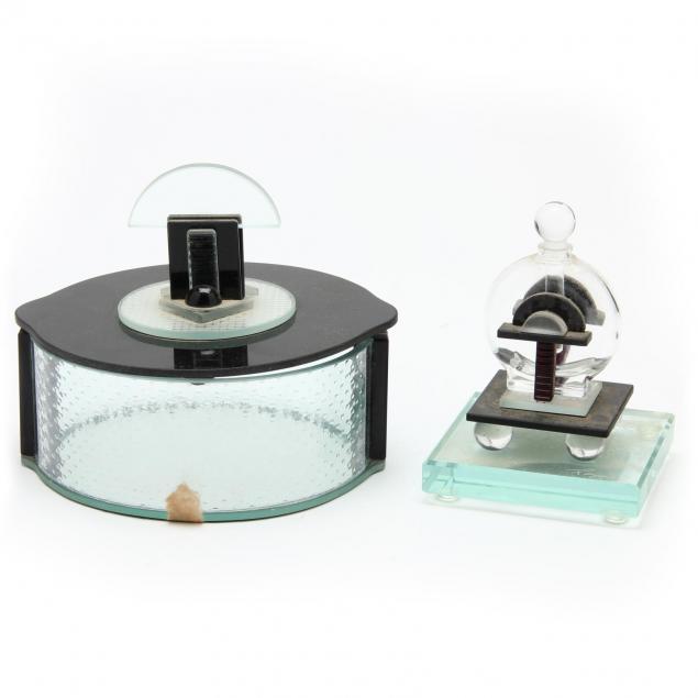 contemporary-art-glass-perfume-bottle-and-puff-box