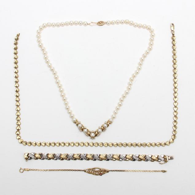 gold-bracelets-and-necklaces