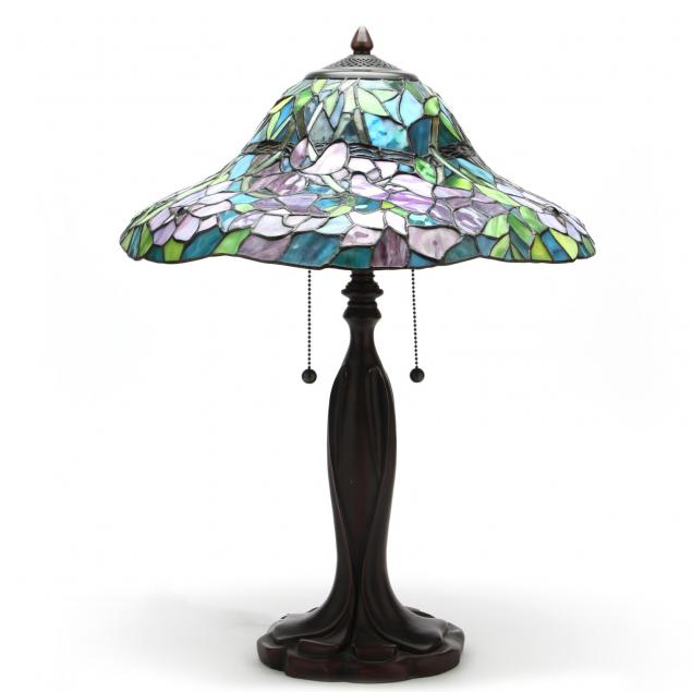 contemporary-stained-glass-table-lamp