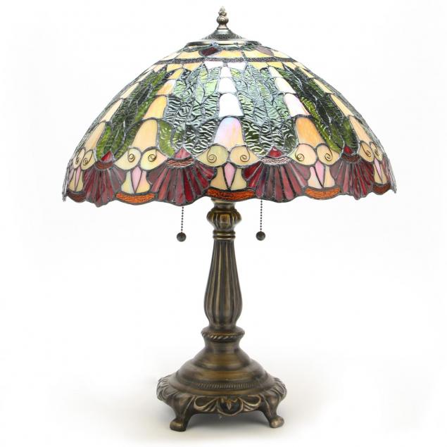 contemporary-stained-glass-table-lamp
