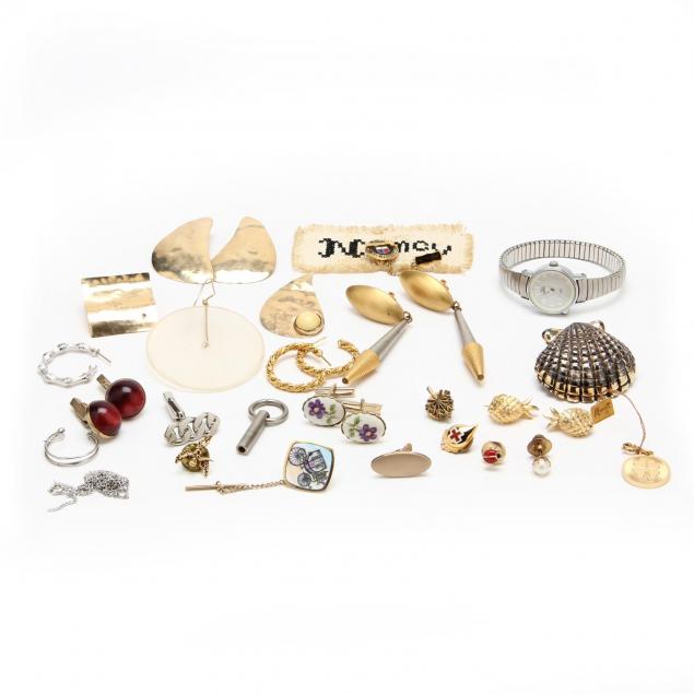 group-of-costume-jewelry