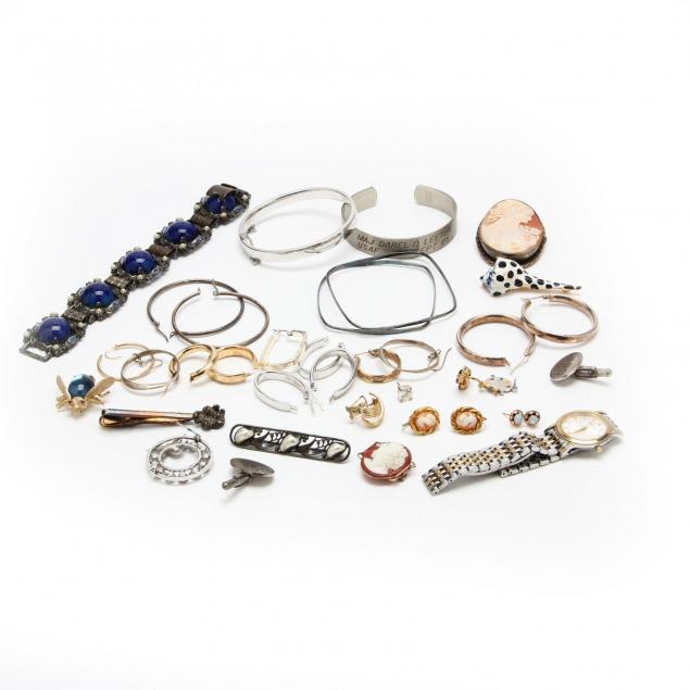 assorted-jewelry-items