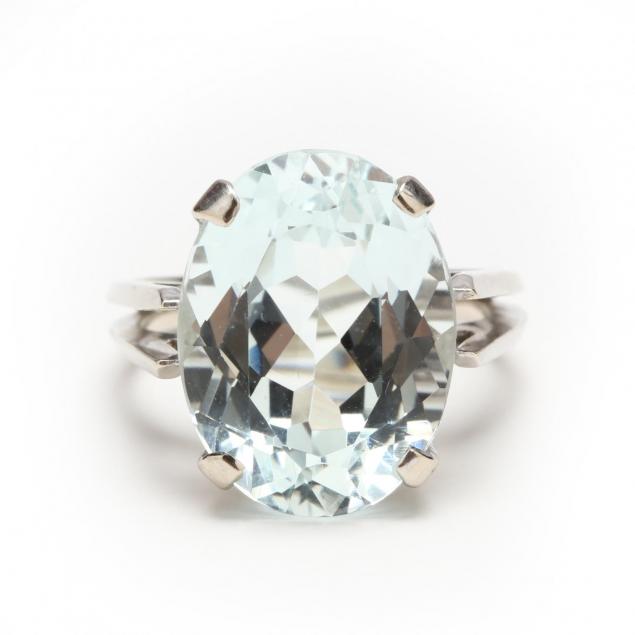 14kt-white-gold-and-aquamarine-ring