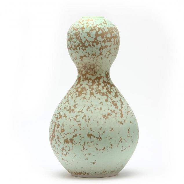 ben-owen-iii-hourglass-vase