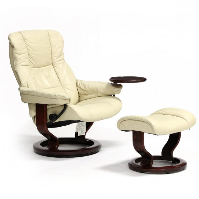 ekornes-stressless-chair-with-swing-table-and-ottoman