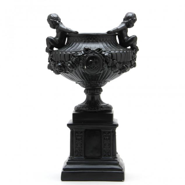 classical-style-diminutive-urn
