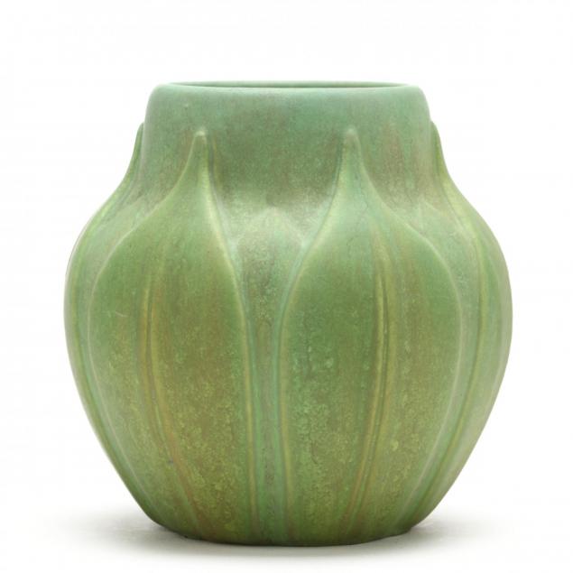 roseville-early-velmoss-pottery-vase