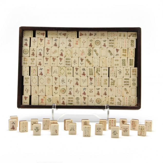 set-of-mah-jong-tiles-in-tray