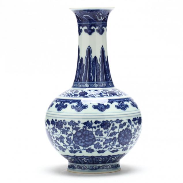 chinese-blue-and-white-bottle-vase