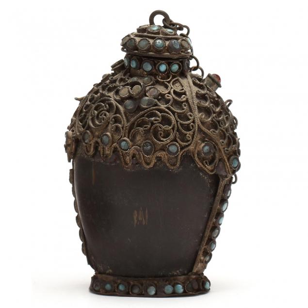 jeweled-snuff-bottle