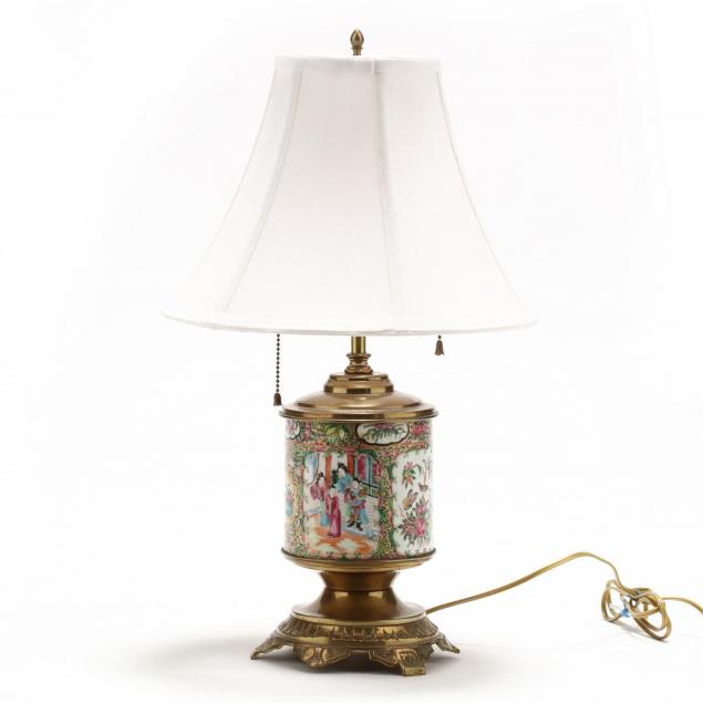a-rose-medallion-porcelain-table-lamp