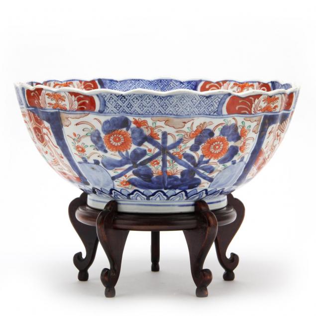 old-japanese-imari-scalloped-bowl-on-stand