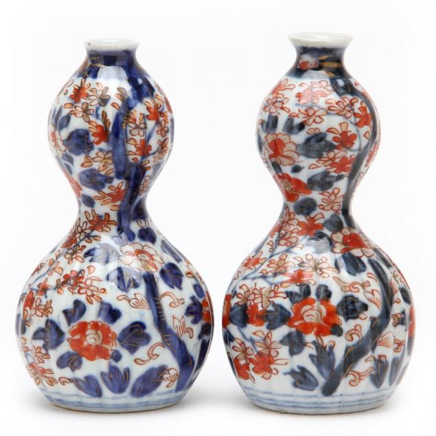 matched-pair-of-japanese-imari-porcelain-double-gourd-vases
