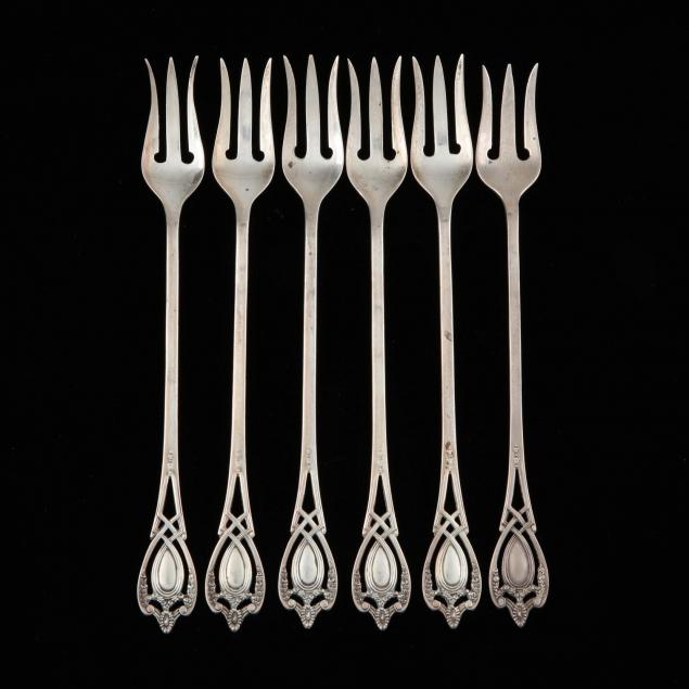 a-set-of-six-lunt-monticello-sterling-silver-seafood-cocktail-forks