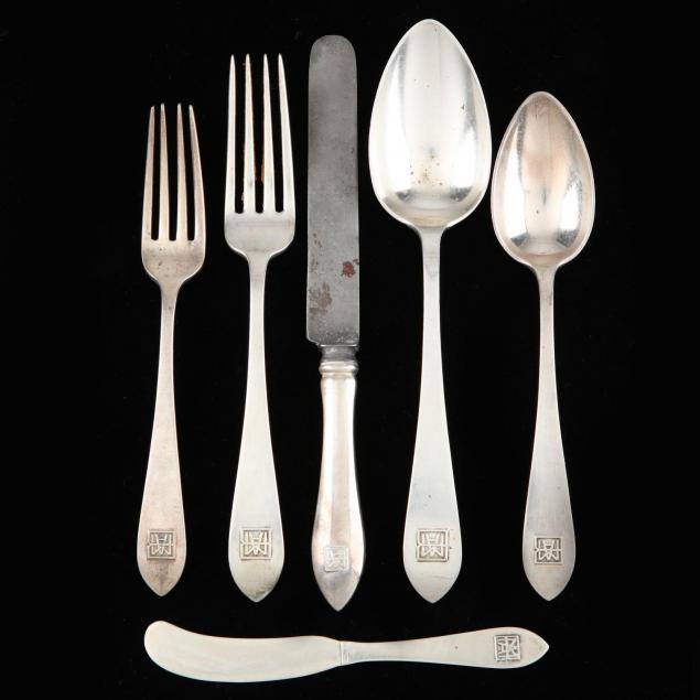 dominick-haff-pointed-antique-flatware-service
