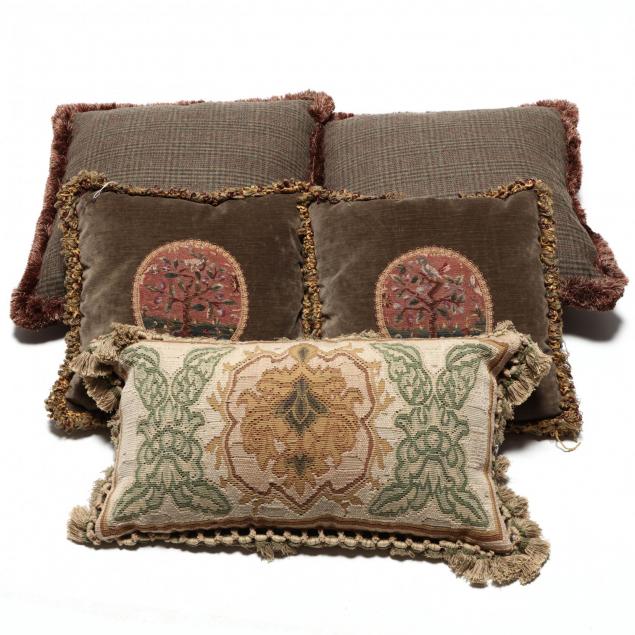 five-decorative-pillows