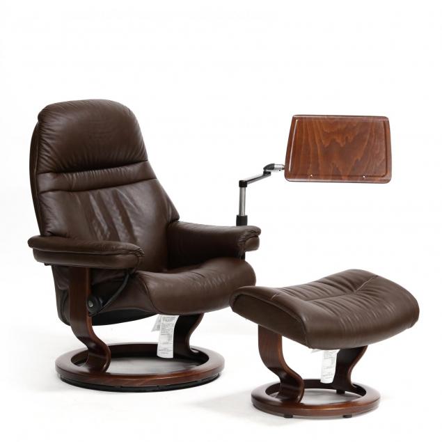 ekornes-stressless-lounge-chair-with-ottoman-and-tray
