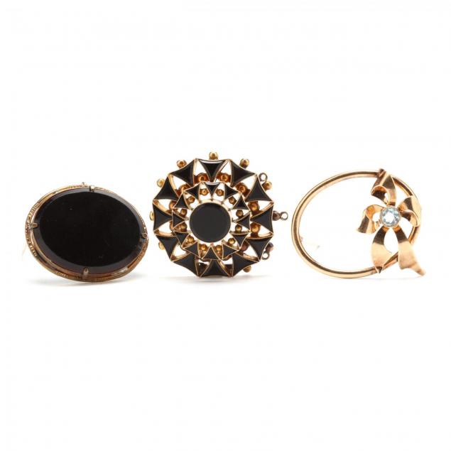 three-vintage-brooches