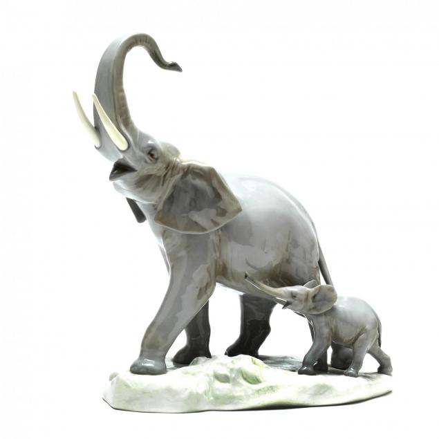 lladro-two-elephants-sculpture