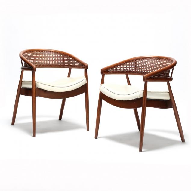 pair-of-mid-century-modern-lounge-chairs