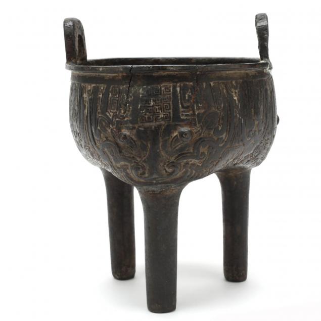 an-archaic-style-chinese-bronze-ding