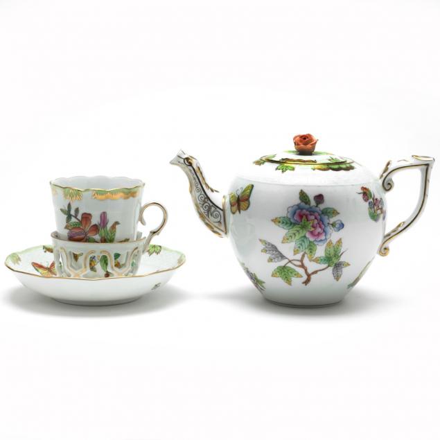 herend-queen-victoria-teapot-and-trembleuse-cup-saucer