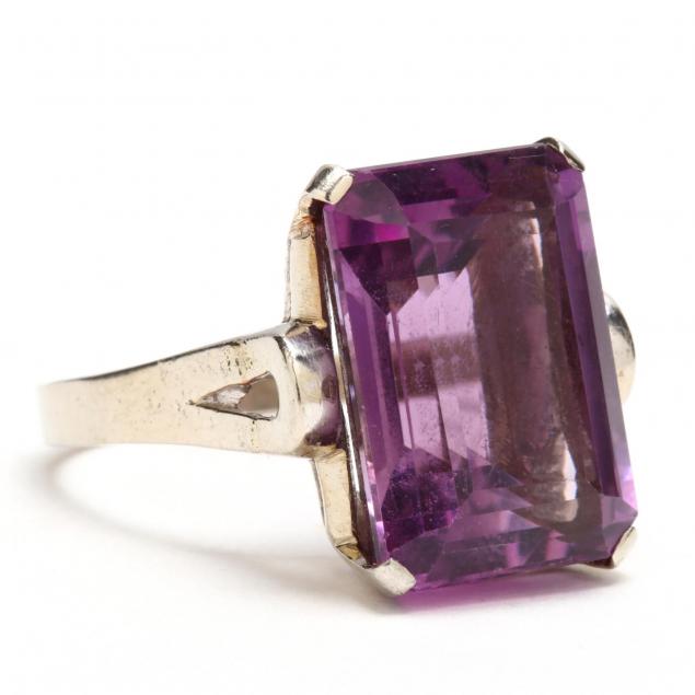 14kt-white-gold-and-amethyst-ring