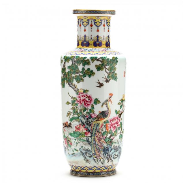 a-chinese-republic-style-famille-rose-vase