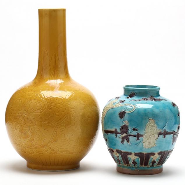 two-chinese-vases