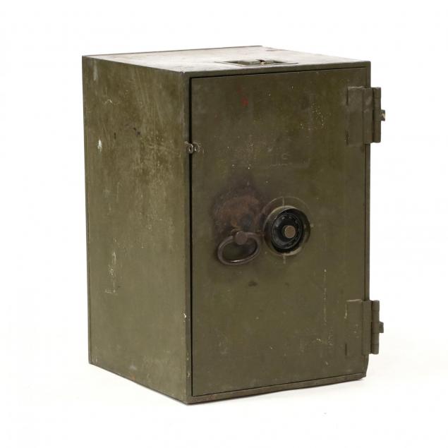 vintage-u-s-army-field-safe