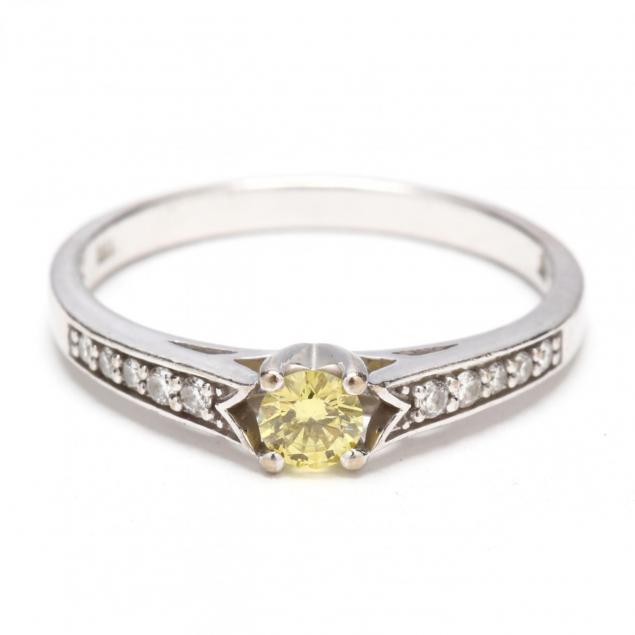 18kt-white-gold-and-fancy-yellow-diamond-ring