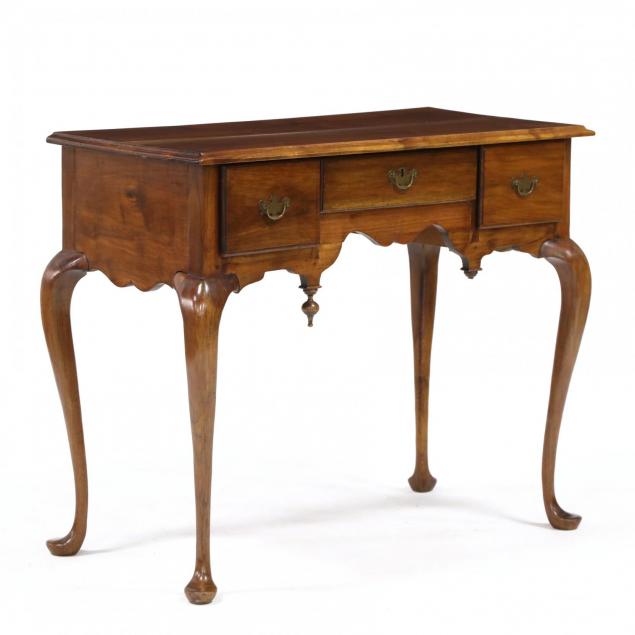 southern-queen-anne-style-dressing-table