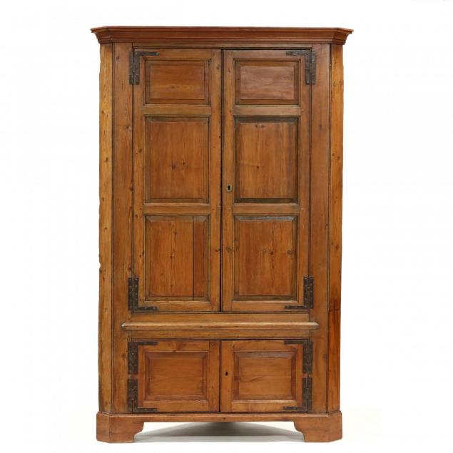 north-carolina-chippendale-corner-cupboard