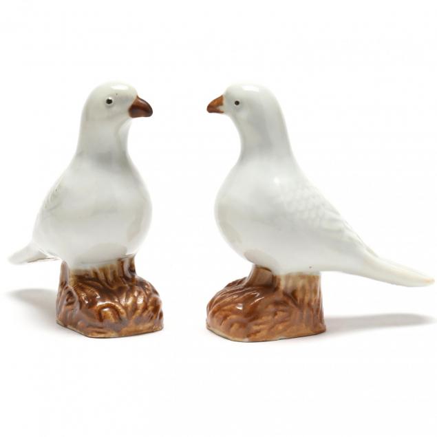 a-pair-of-chinese-export-porcelain-birds