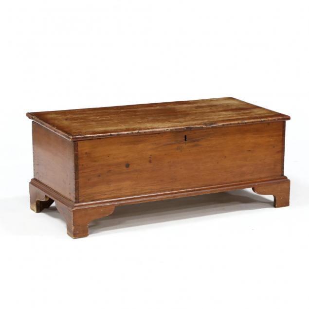 new-england-diminutive-blanket-chest