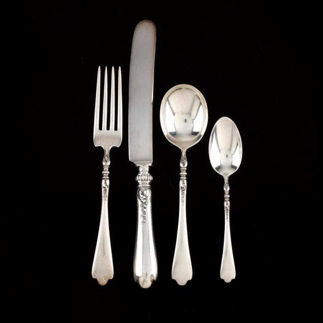 lunt-nellie-custis-sterling-silver-flatware-service