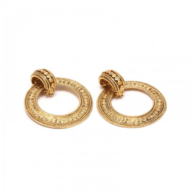 pair-of-hoop-earclips-chanel