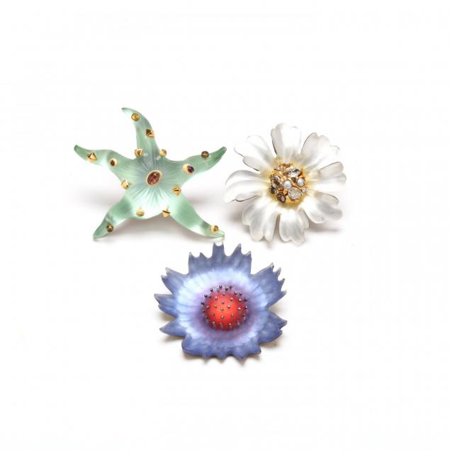 three-lucite-brooches-alexis-bittar