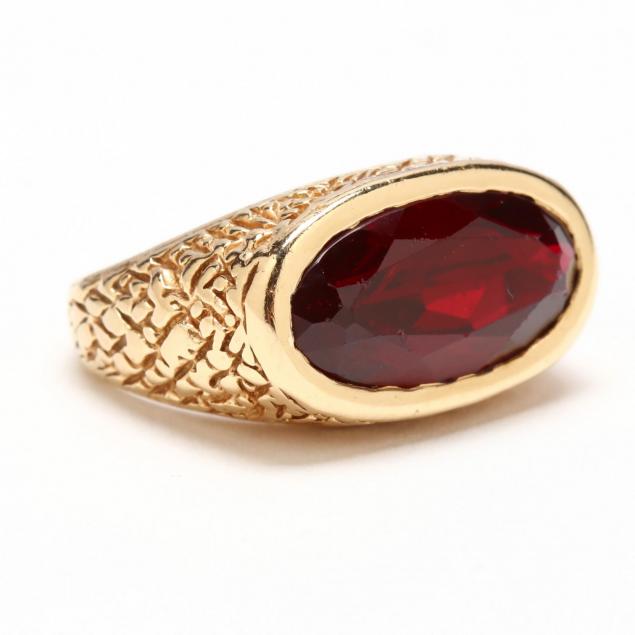 vintage-14kt-gold-and-synthetic-corundum-ring