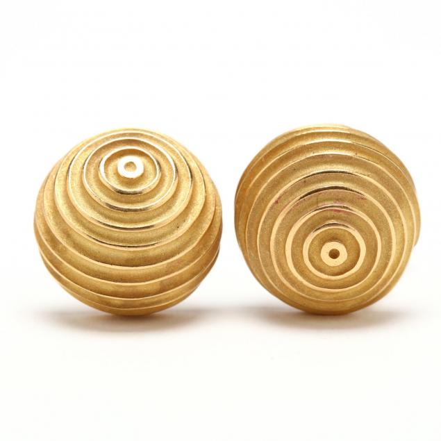 18kt-gold-ridged-dome-earrings-christopher-walling