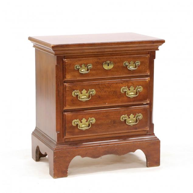 chippendale-style-night-stand