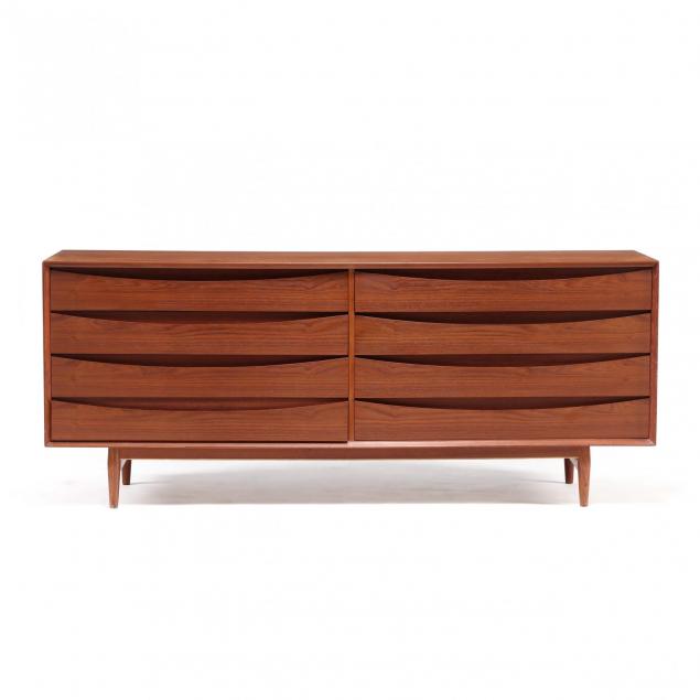 arne-vodder-low-dresser