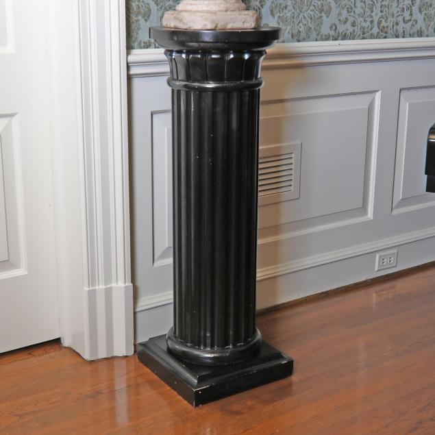 classical-style-painted-pedestal