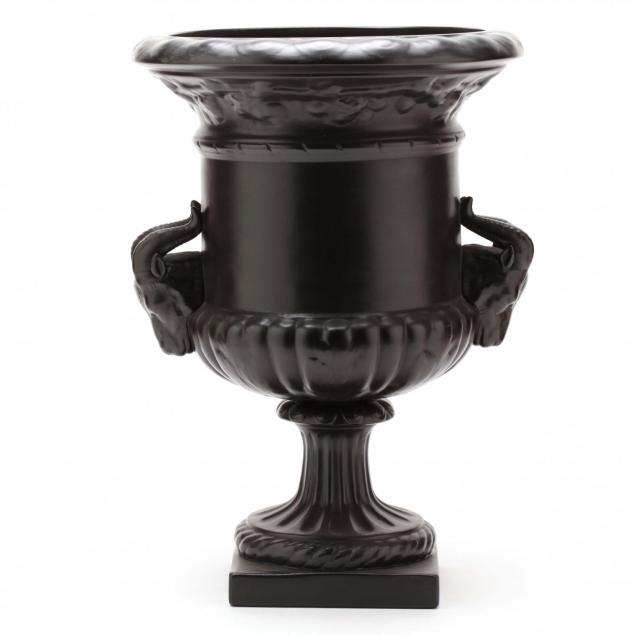 classical-style-urn
