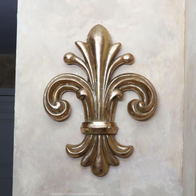 decorative-gilt-fleur-de-lis-wall-ornament