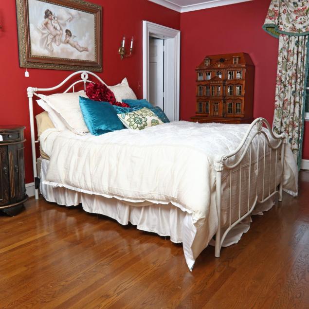 queen-size-painted-metal-bed